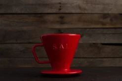 Saint Anthony Industries C70 Ceramic Pourover Brewer - Red 5 Saint Anthony Industries C70 Ceramic Pourover Brewer - Red -Coffee Promotion Shop IMG 35785 scaled
